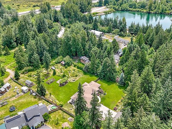 4th image of 3009 107th Avenue SW