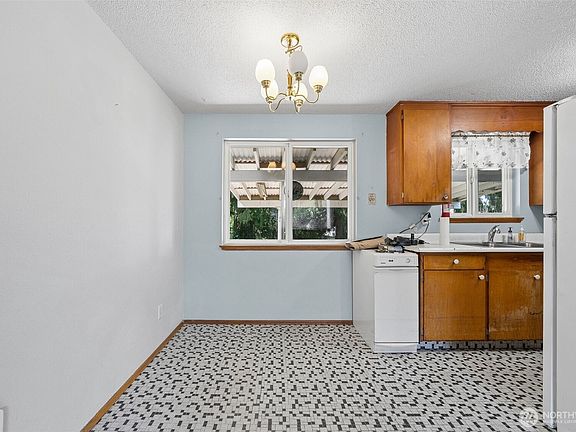 4th image of 14302 47th Avenue E