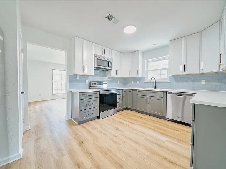 7914 Oakington Dr — Photo 11