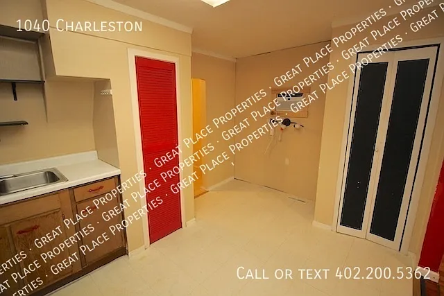 1040 Charleston St — Photo 8