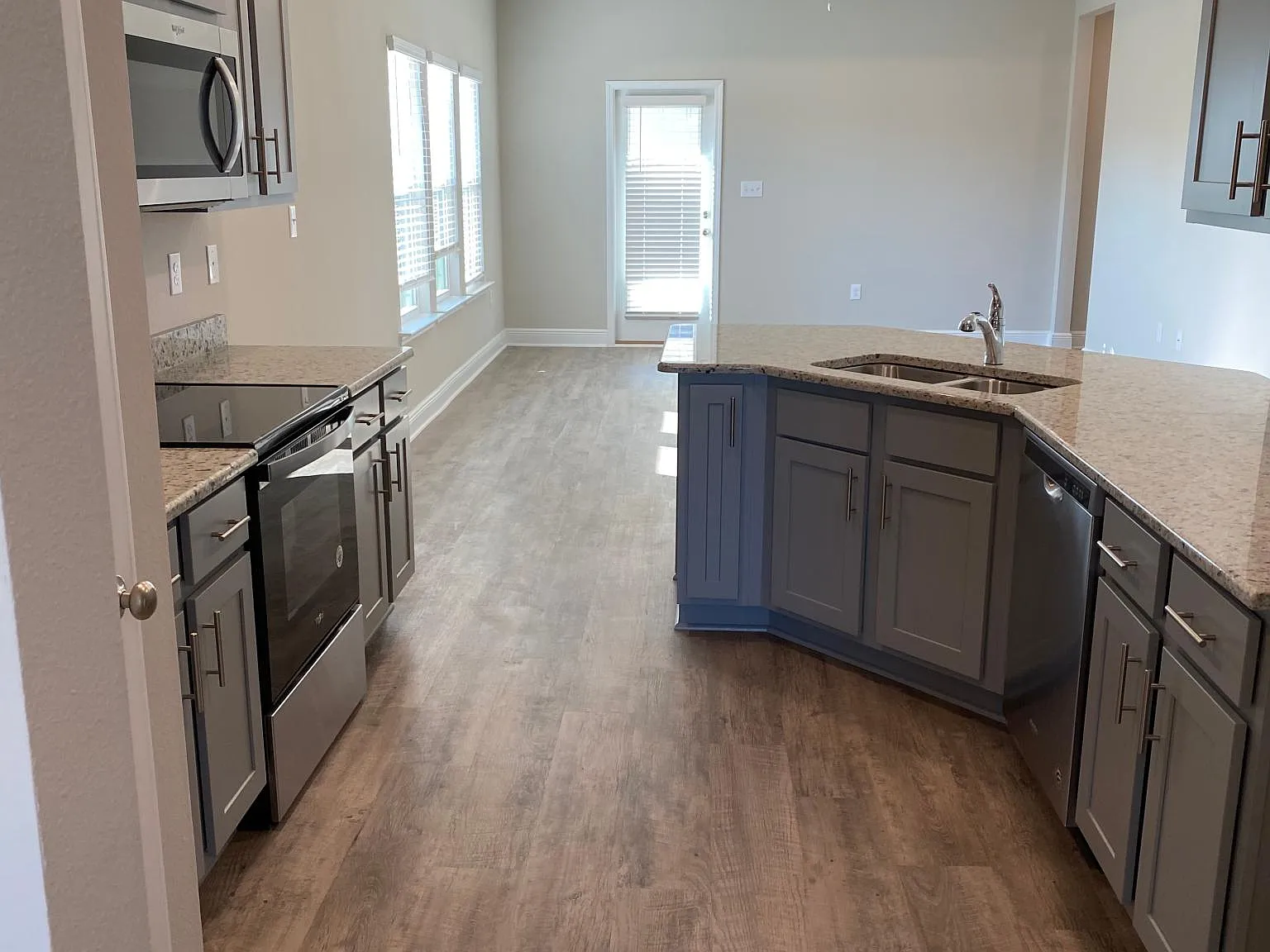 3916 Conrad Ct — Photo 2