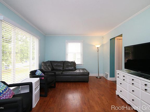 5th image of 1236 Burke Ave NE
