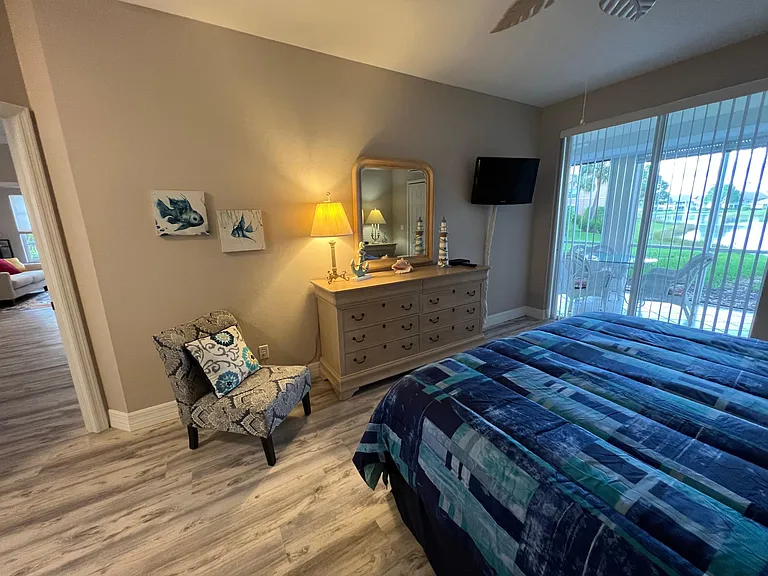Master bedroom with private lanai access