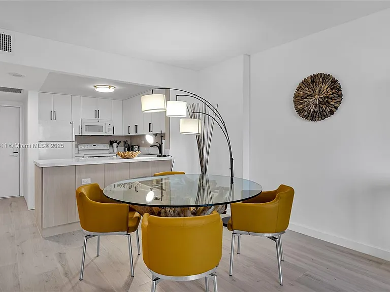 2301 Collins Ave #542 — Photo 7