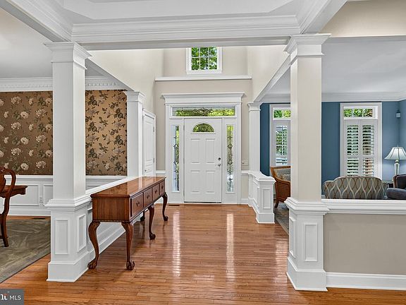 4th image of 125 Camelot Ln