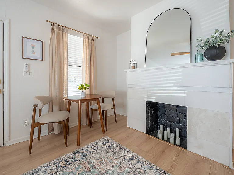 317 W Curtis St — Photo 4