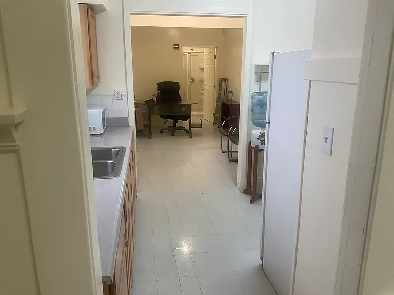 1412 W Jefferson Blvd — Photo 8