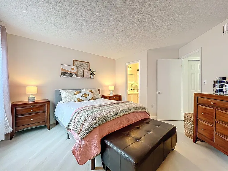 Southpointe Dr — Photo 10