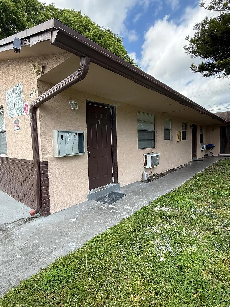 Building Photo - 5211 NW 17th Ct #1
