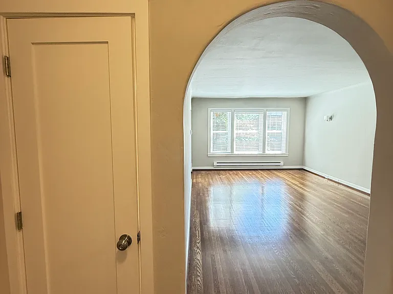 421 Summit Ave E #202 — Photo 6