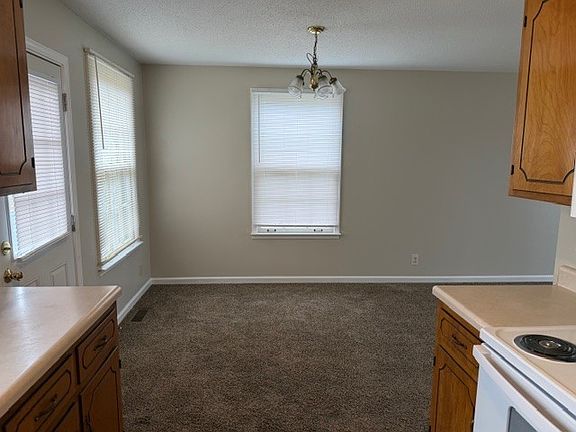 4th image of 722 Shelton Cir