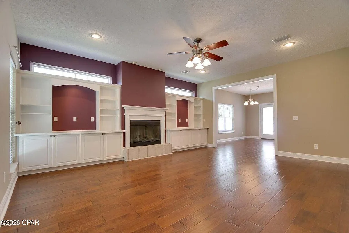 Building Photo - 4026 Oak Forest Dr