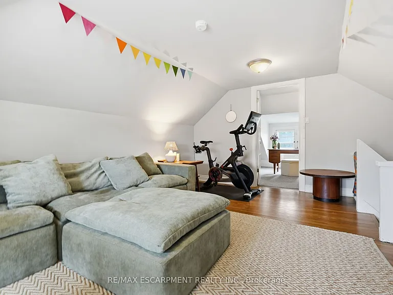 37 Connaught Ave S — Photo 29