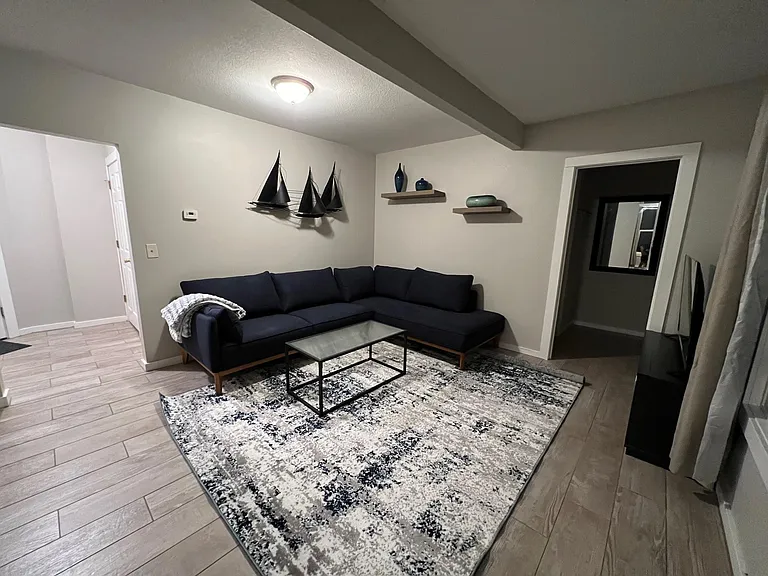 1226 SE Belmont St #4 — Photo 2
