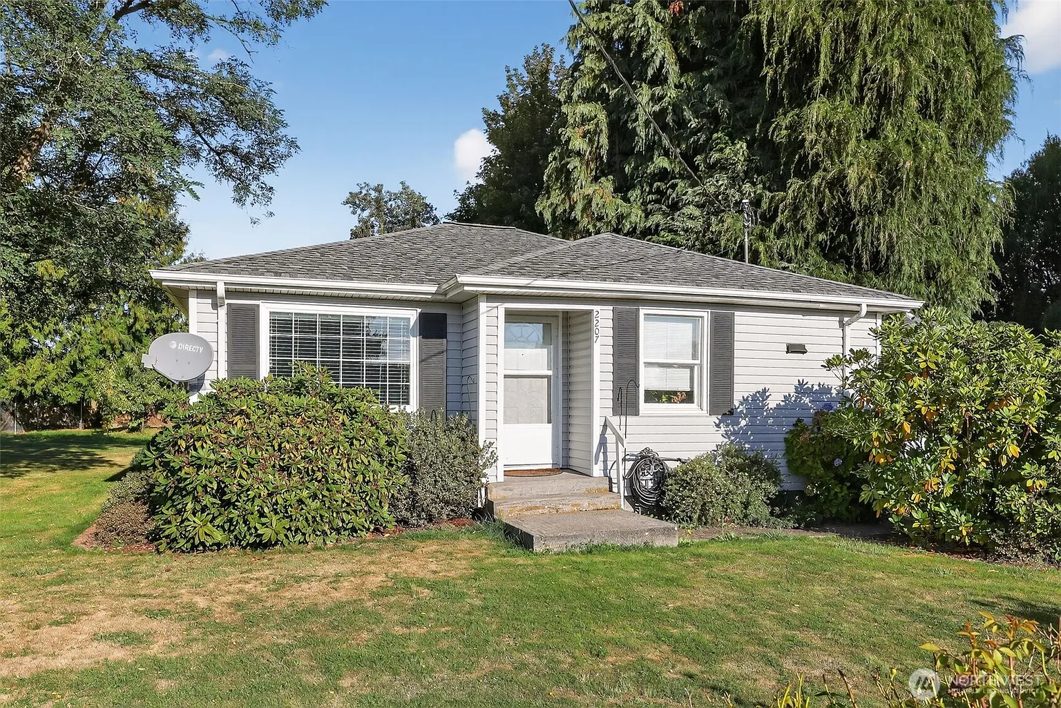 2207 36th Avenue photo 1