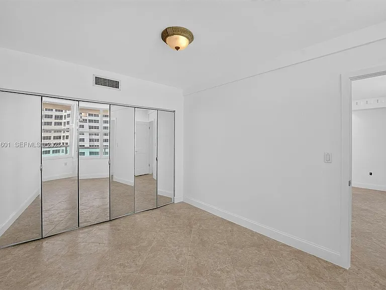 5001 Collins Ave #9H — Photo 16