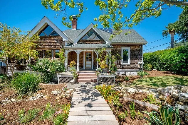 390 Islay St — Photo 1