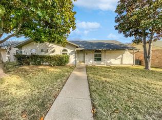 2102 Glencrest Ln, Garland, TX 75040