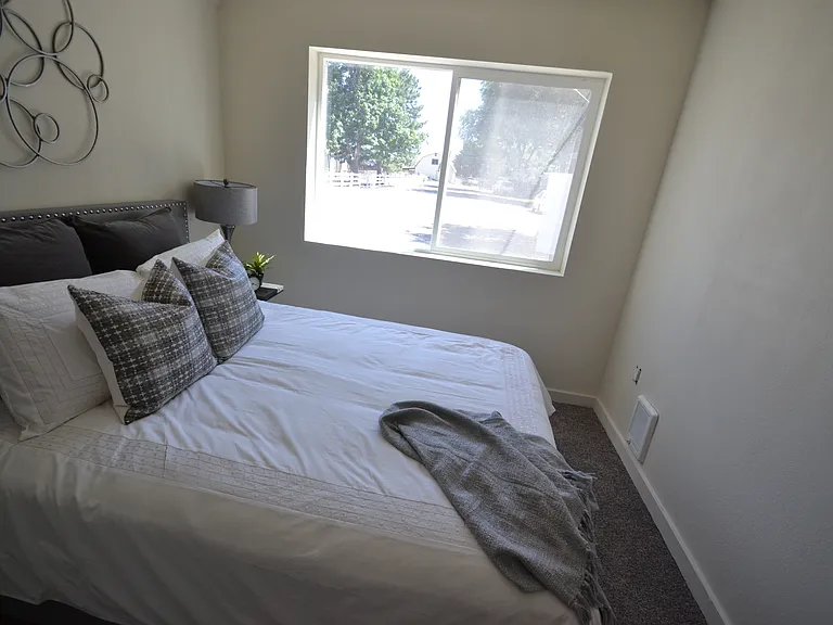 560 SW Paiute St #B — Photo 17