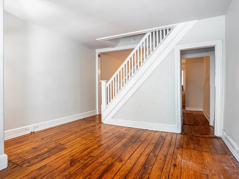 203 Dupont St — Photo 12