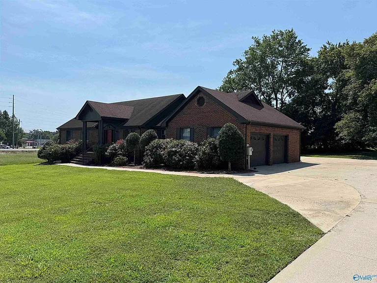 120 Roy Dr — Photo 6