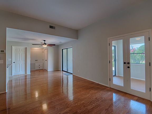 5th image of 120 Broadmoor St