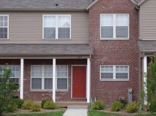 635 Stonegate Dr, Sycamore, IL 60178