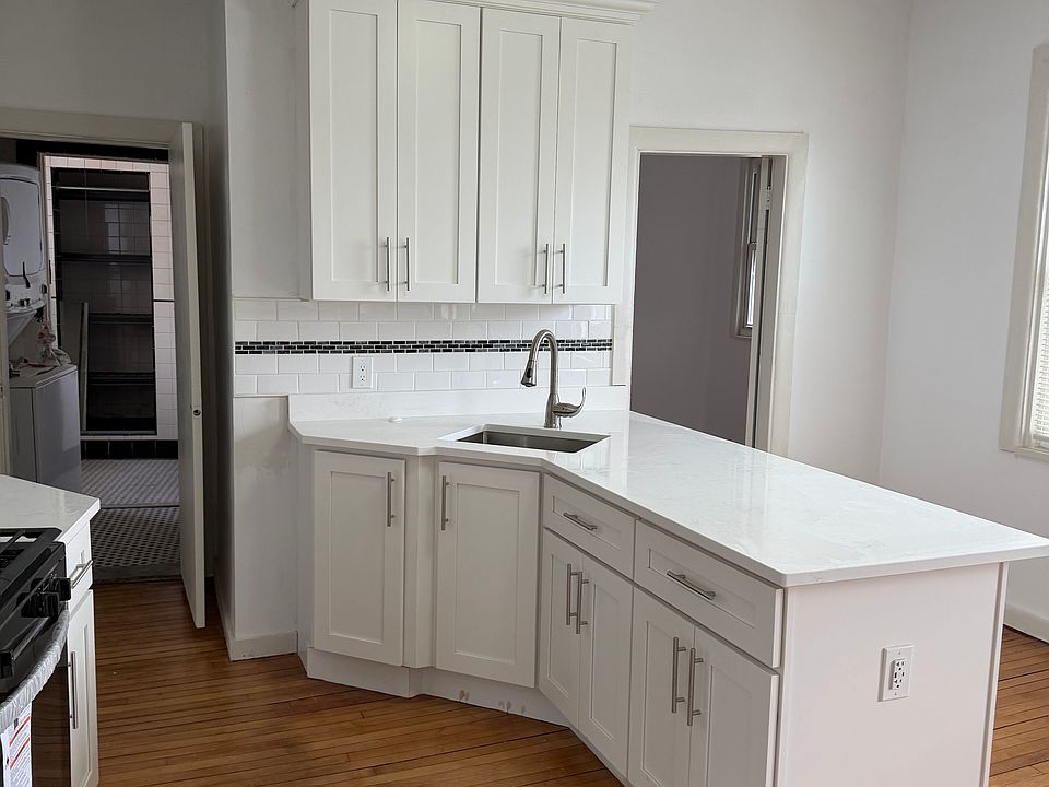 1st image of 46 Gesler St #3
