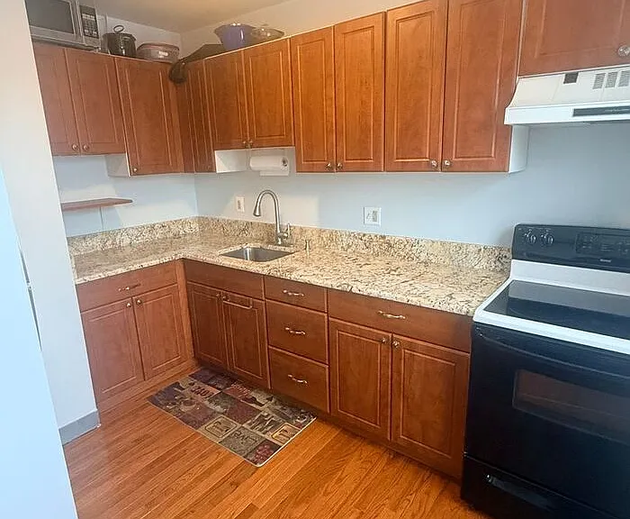 1814 W Abingdon Dr #202 — Photo 4