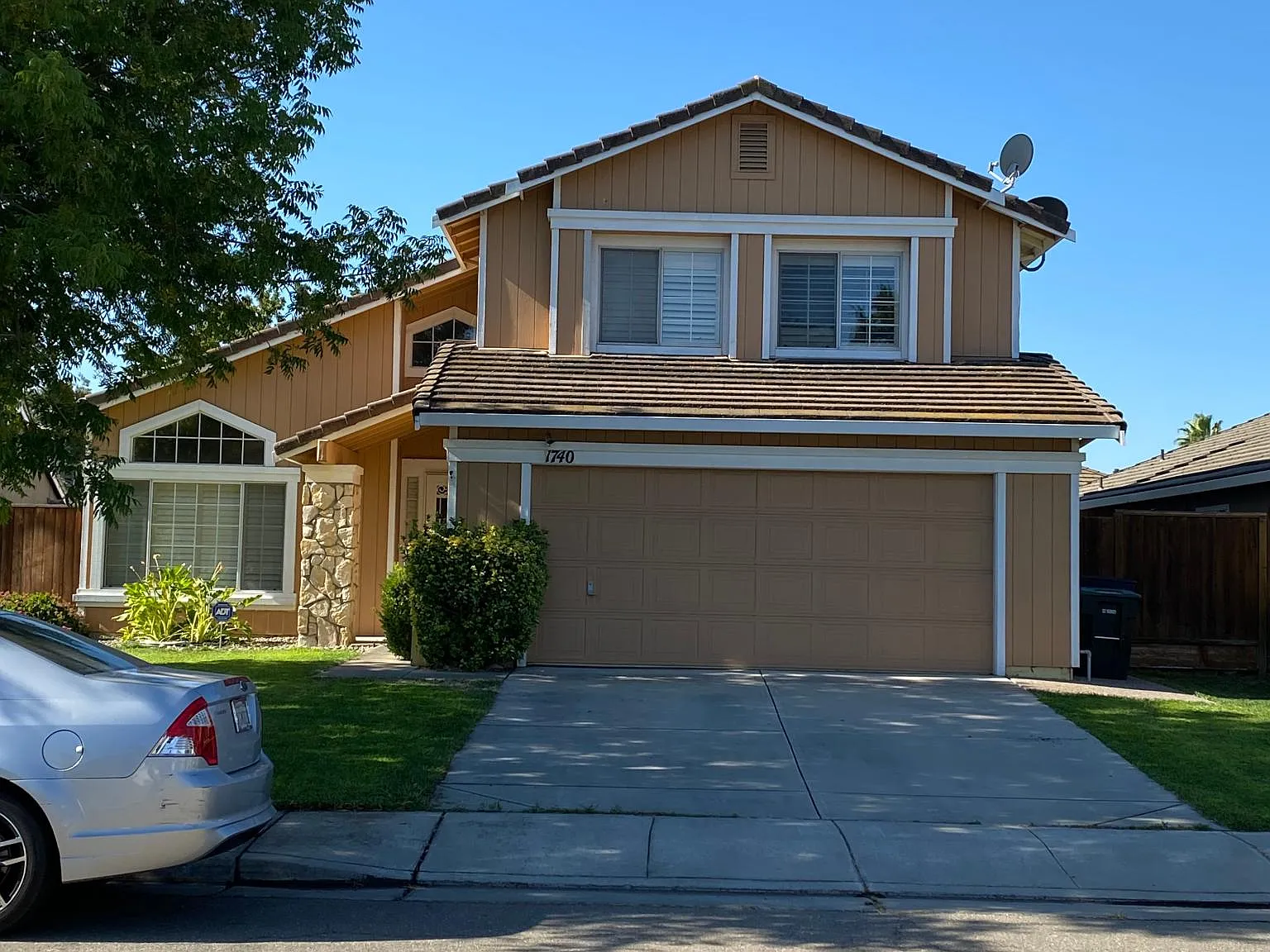 3 bed, 2.5 bath, 1835 sqft, $3,080 — Photo 4