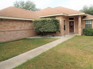 157 Cottonwood Pave, Uvalde, TX 78801