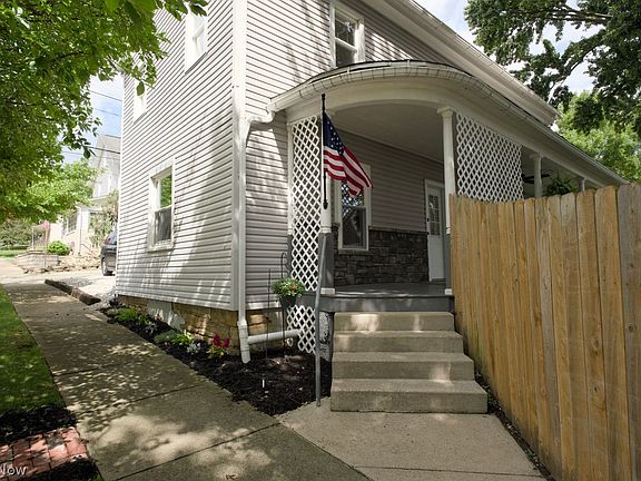 2nd image of 140 W Robinson St