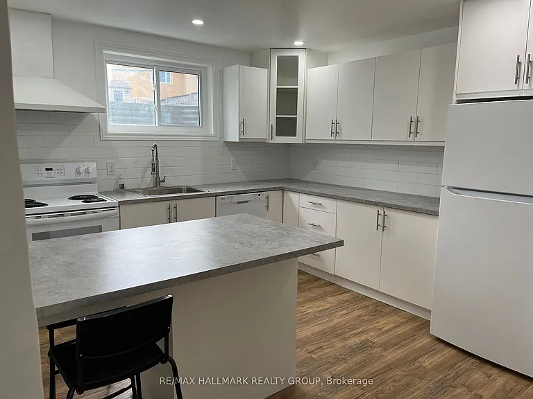 1540 Maxime St #B — Photo 8