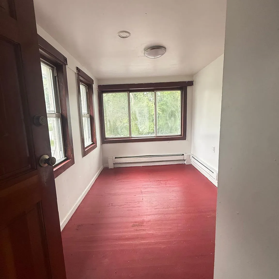 1 bed, 1.0 bath, 4050 sqft, $1,200 — Photo 2