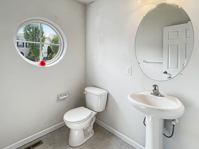 280 Milkweed Dr — Photo 9