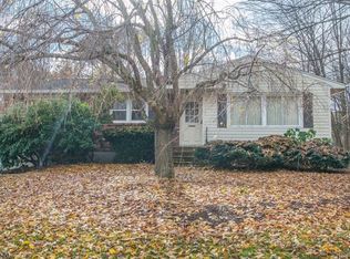 28 Riverview Rd, Oak Ridge, NJ 07438