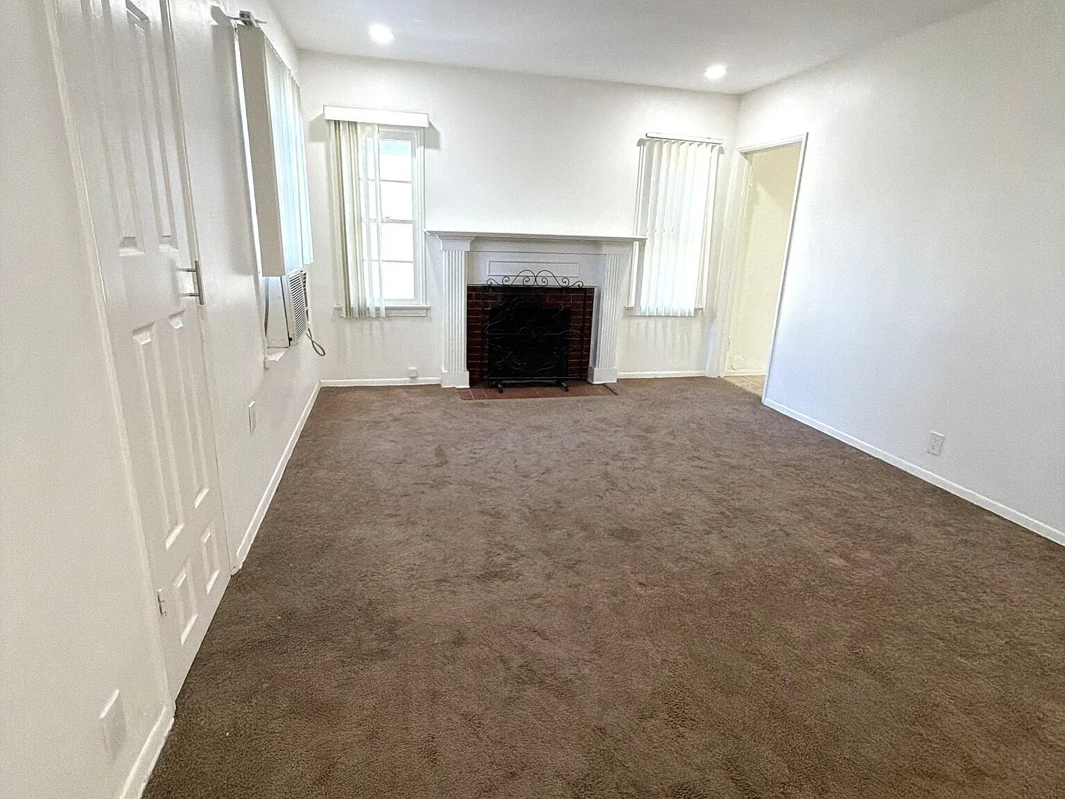 6504 1/2 Hazeltine Ave, Van Nuys, CA 91401 — Photo 2