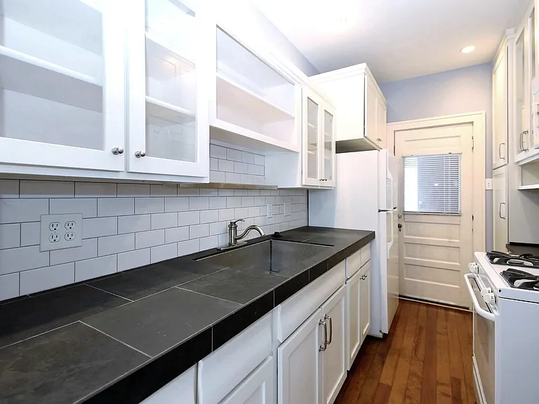 1223 W Gray St — Photo 12