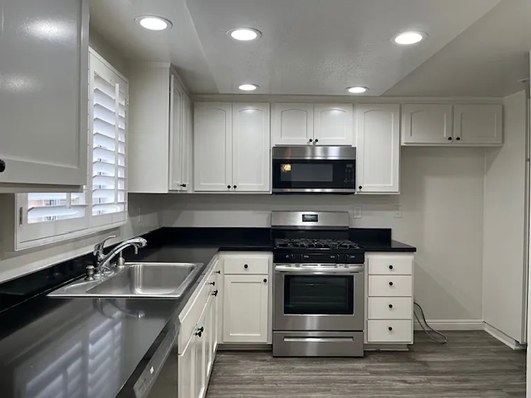 7700 Topanga Canyon Blvd — Photo 10
