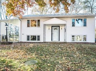 11764 Hollycrest Dr, Maryland Heights, MO 63043