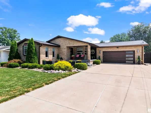 16 Melody Dr, Rochester, IL 62563