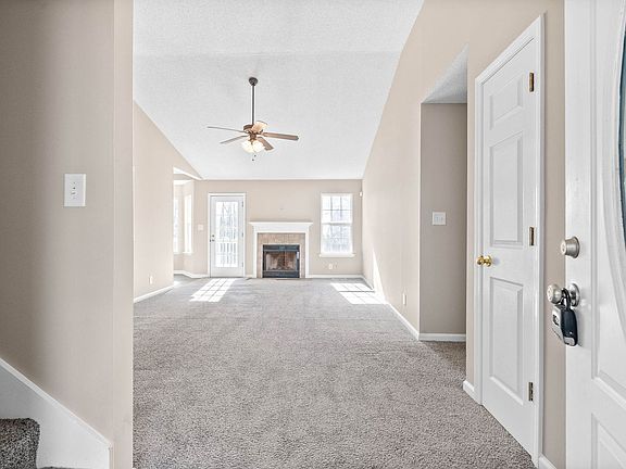 4th image of 4061 New Grange Cir