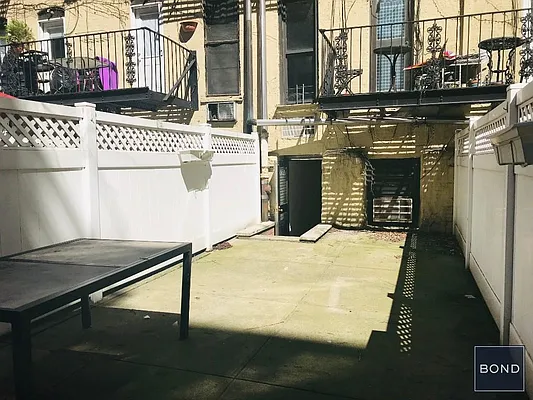 Rented by Bond New York | media 4