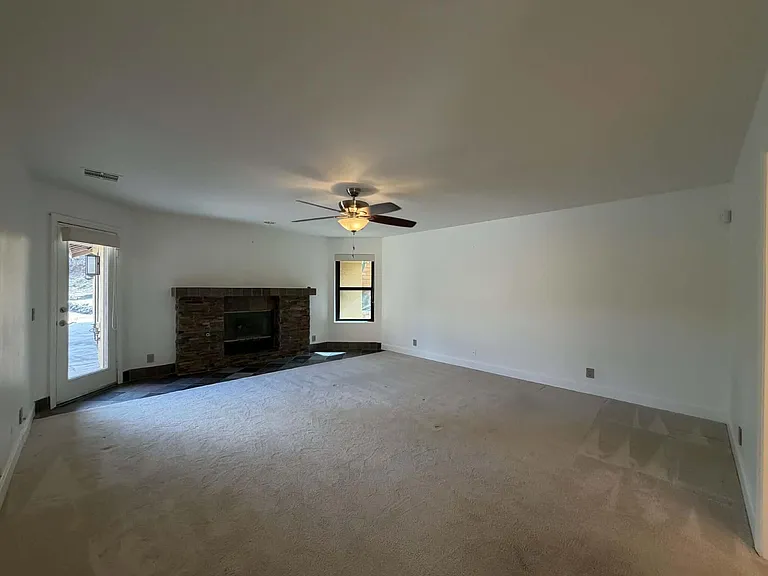 10 Venus Dr — Photo 50