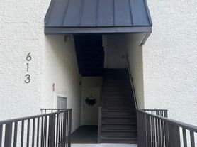 613 Oakland Hills Ct, Arnold, MD