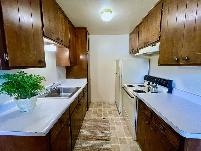7th Street Manor — Photo 21