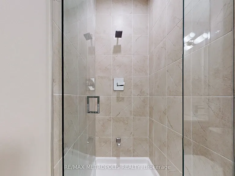 9075 Jane St #Penthouse 08 — Photo 36