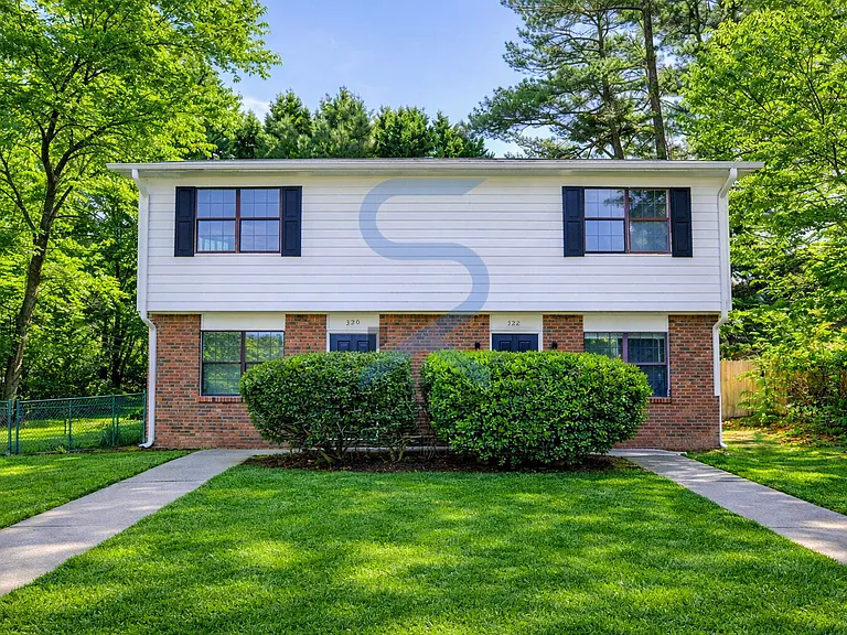 320 Sprucewood Ct — Photo 1
