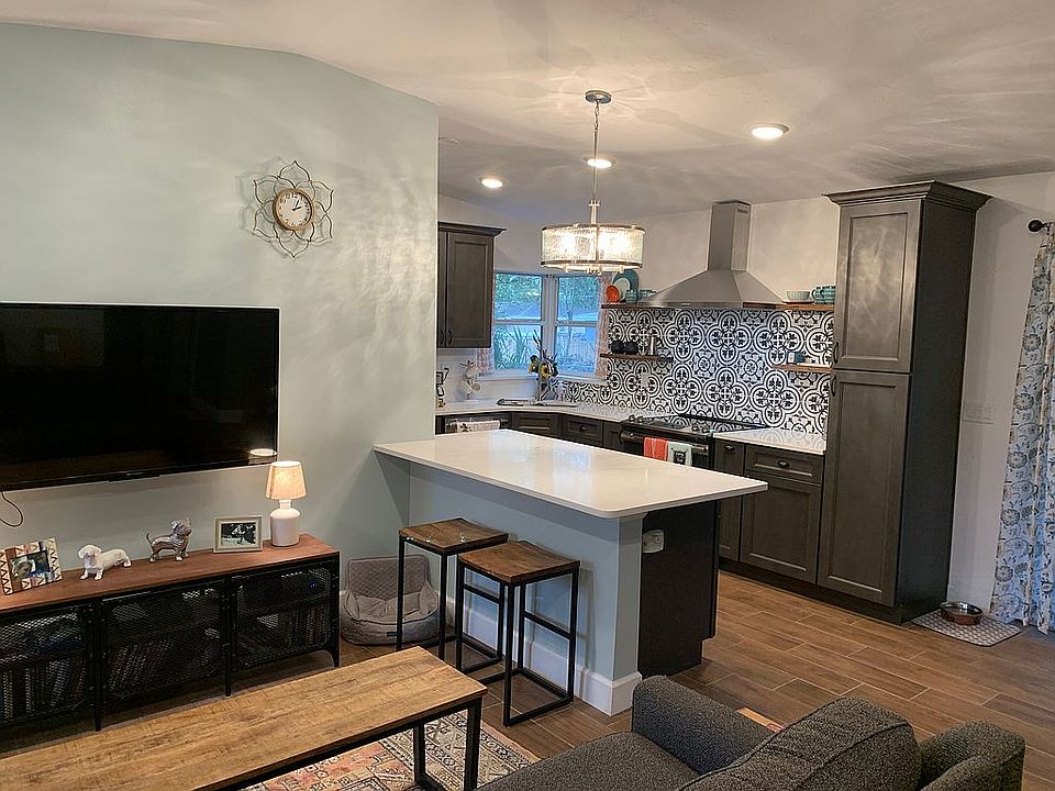2nd image of 1120 Whitewood Dr