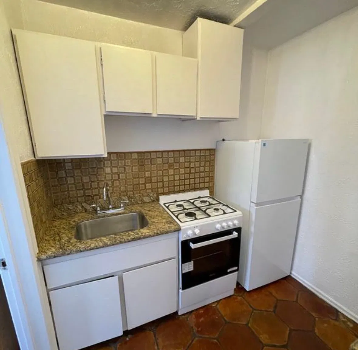 Studio, $1,750 — Photo 4
